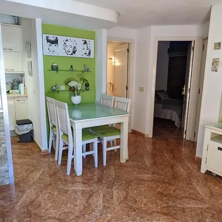 Two Bedroom, Ground Floor, Air-conditioned 300m From The Apartamento Torrevieja