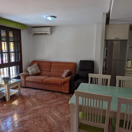 Apartamento Two Bedroom, Ground Floor, Air-conditioned 300m From The