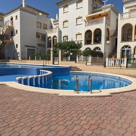 Two Bedroom, Ground Floor, Air-conditioned 300m From The Apartamento